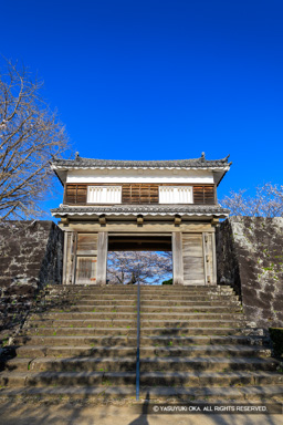 大門櫓 | 高解像度画像サイズ：5464 x 8192 pixels | 写真番号：6F1A5403 | 撮影：Canon EOS R5m2