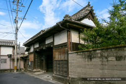 進来家長屋門 | 高解像度画像サイズ:4992 x 3328 pixels | 写真番号:VJ7Z9010 | 撮影:Canon EOS-1Ds Mark II