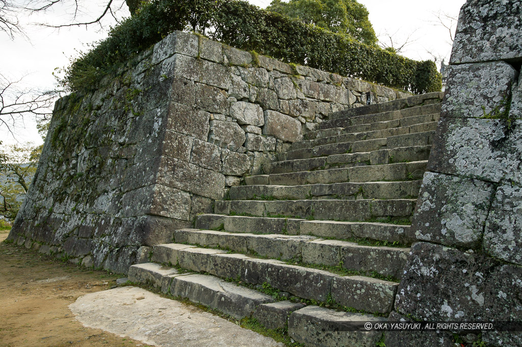 宇和島城一之御門跡に至る石階段