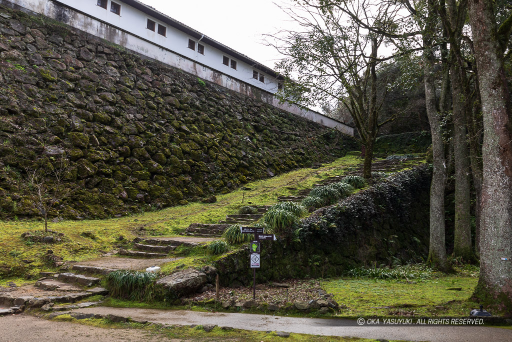 宇和島城藤兵衛丸石垣と登城路