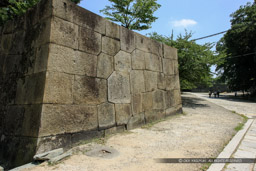 一の橋御門跡｜高解像度画像サイズ：5616 x 3744 pixels｜写真番号：1P3J4248｜撮影：Canon EOS-1Ds Mark III