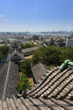 和歌山城天守曲輪から紀ノ川を望む|高解像度画像サイズ:3724 x 5586 pixels|写真番号:1P3J4338|撮影:Canon EOS-1Ds Mark III