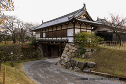 追手門・梅林門｜高解像度画像サイズ：5616 x 3744 pixels｜写真番号：1P3J0079｜撮影：Canon EOS-1Ds Mark III