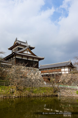 大和郡山城 月見櫓と梅林門｜高解像度画像サイズ：3744 x 5616 pixels｜写真番号：1P3J0095-Edit｜撮影：Canon EOS-1Ds Mark III