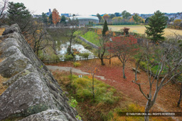 天守台から南を望む・整備前 | 高解像度画像サイズ：5616 x 3744 pixels | 写真番号：1P3J0157 | 撮影：Canon EOS-1Ds Mark III
