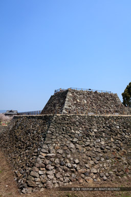 大和郡山城本丸石垣と天守台｜高解像度画像サイズ：5595 x 8393 pixels｜写真番号：5DSA5371｜撮影：Canon EOS 5DS