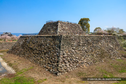 本丸石垣と天守台 | 高解像度画像サイズ:8688 x 5792 pixels | 写真番号:5DSA5373 | 撮影:Canon EOS 5DS