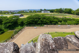 天守台から麒麟曲輪と緑曲輪 | 高解像度画像サイズ：7528 x 5021 pixels | 写真番号：6F1A9173 | 撮影：Canon EOS R5m2