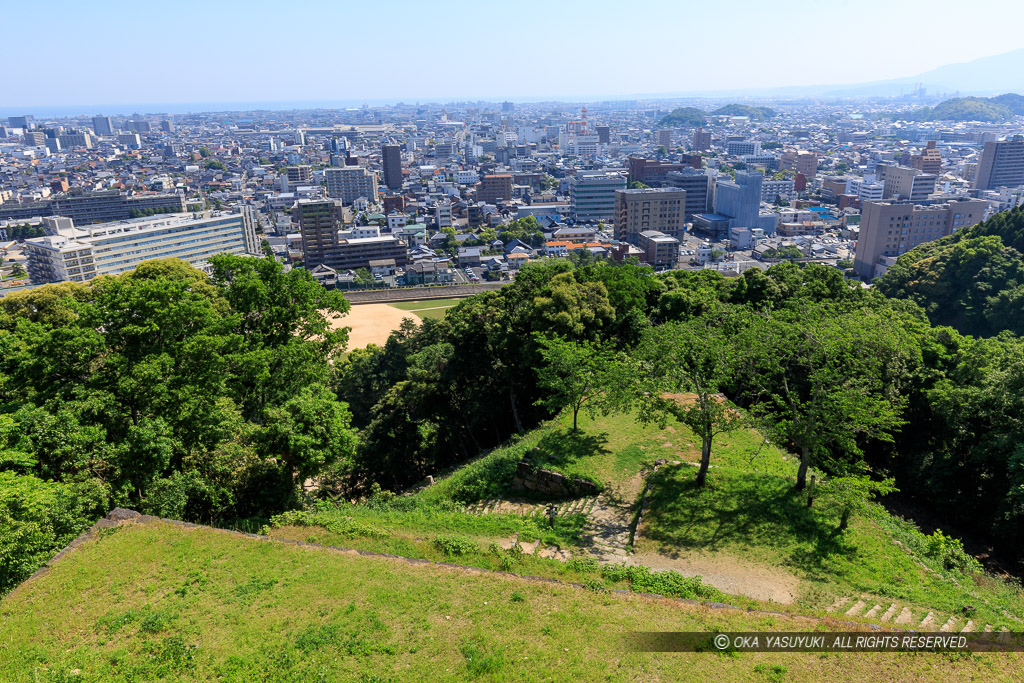 米子城本丸から東を望む