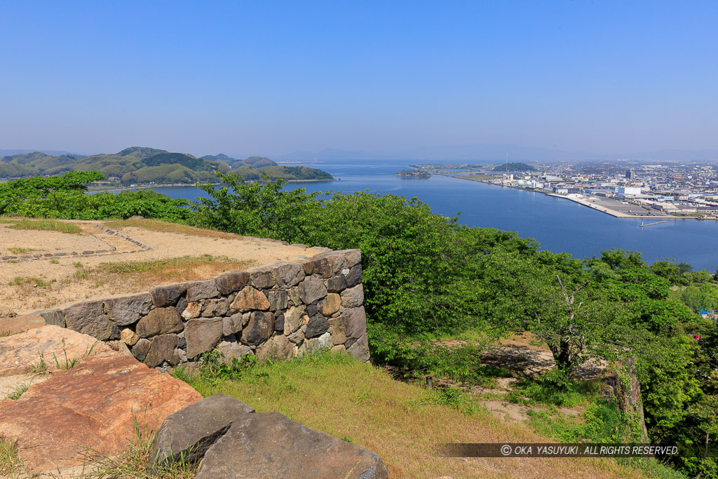 米子城から中海を望む