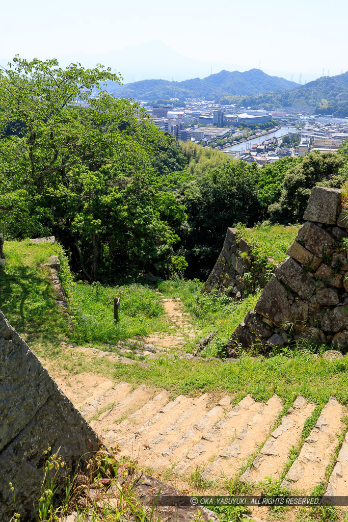 鉄門跡付近から番所方面