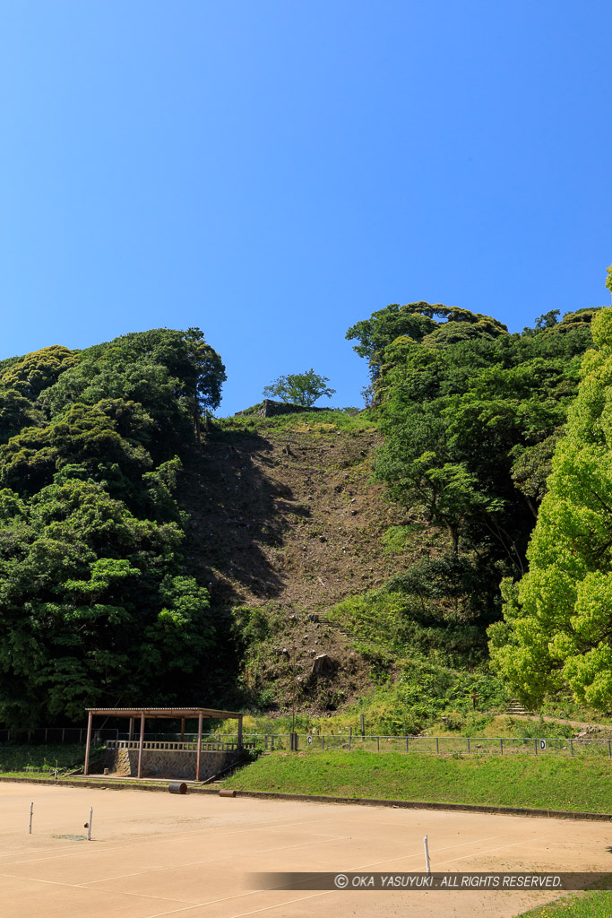 三の丸から本丸を望む