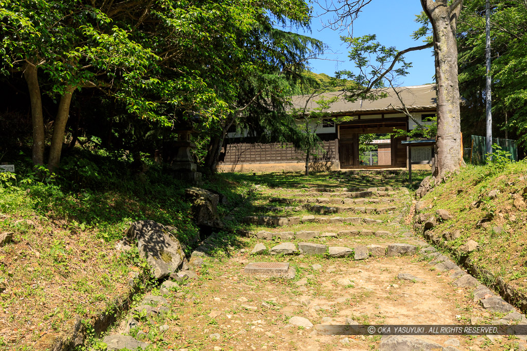 二の丸枡形からの登城路