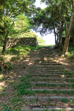 内膳丸跡に続く門跡|高解像度画像サイズ:4435 x 6653 pixels|写真番号:5D4A0734|撮影:Canon EOS 5D Mark IV
