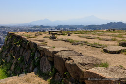 米子城天守台礎石｜高解像度画像サイズ：6720 x 4480 pixels｜写真番号：5D4A0804｜撮影：Canon EOS 5D Mark IV