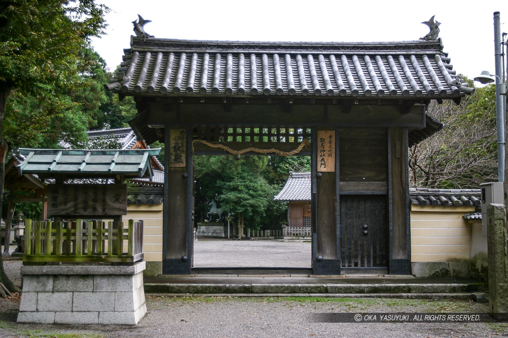 膳所城移築南大手門・鞭崎八幡宮