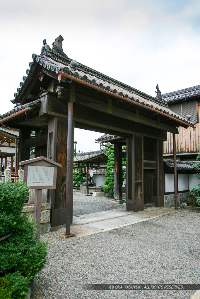 膳所城移築犬走門・若宮八幡神社