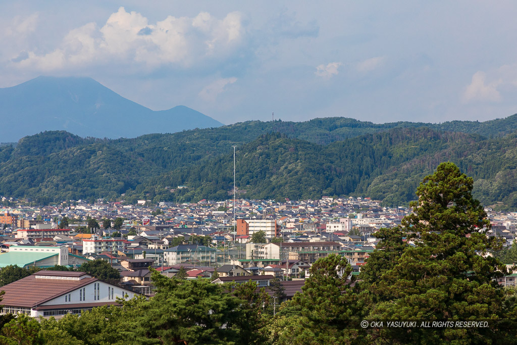 飯盛山を望む