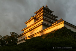 夕日に染まる会津若松城天守｜高解像度画像サイズ：4064 x 2704 pixels｜写真番号：100-5364S53B｜撮影：Canon EOS-1DS