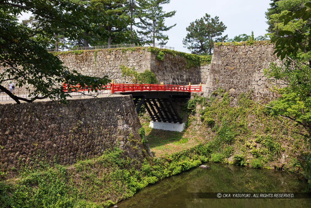 会津若松城の廊下橋