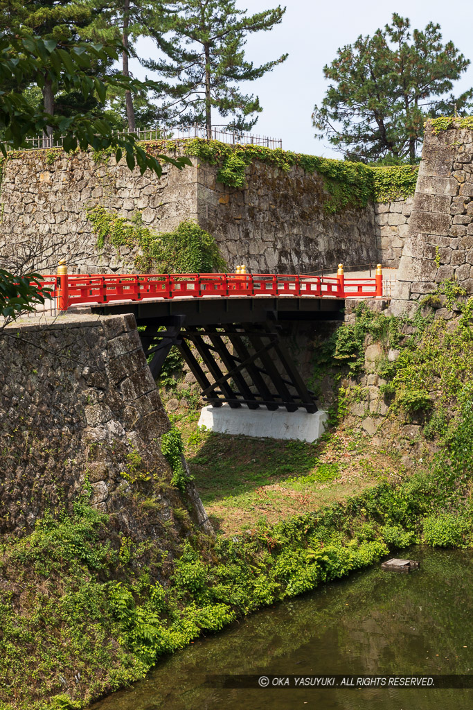 会津若松城の廊下橋