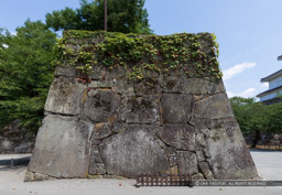 太鼓門虎口の石垣｜高解像度画像サイズ：6227 x 4309 pixels｜写真番号：5D4A9862｜撮影：Canon EOS 5D Mark IV