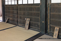 旧滝沢本陣に残る弾痕|高解像度画像サイズ:6720 x 4480 pixels|写真番号:5D4A0513|撮影:Canon EOS 5D Mark IV