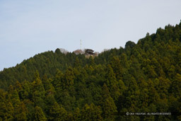 城下から望む足助城｜高解像度画像サイズ：4129 x 2753 pixels｜写真番号：1P3J6954｜撮影：Canon EOS-1Ds Mark III