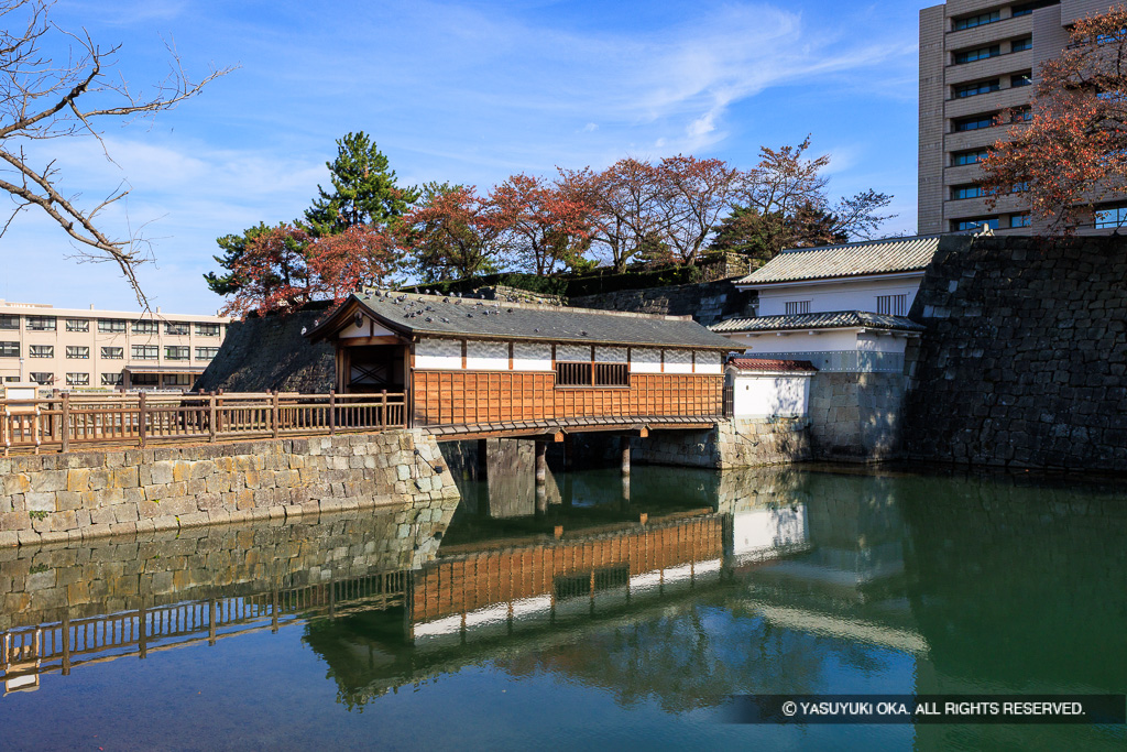 福井城御廊下橋・山里口御門・天守台・紅葉