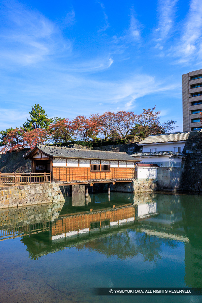福井城御廊下橋・山里口御門・天守台・紅葉