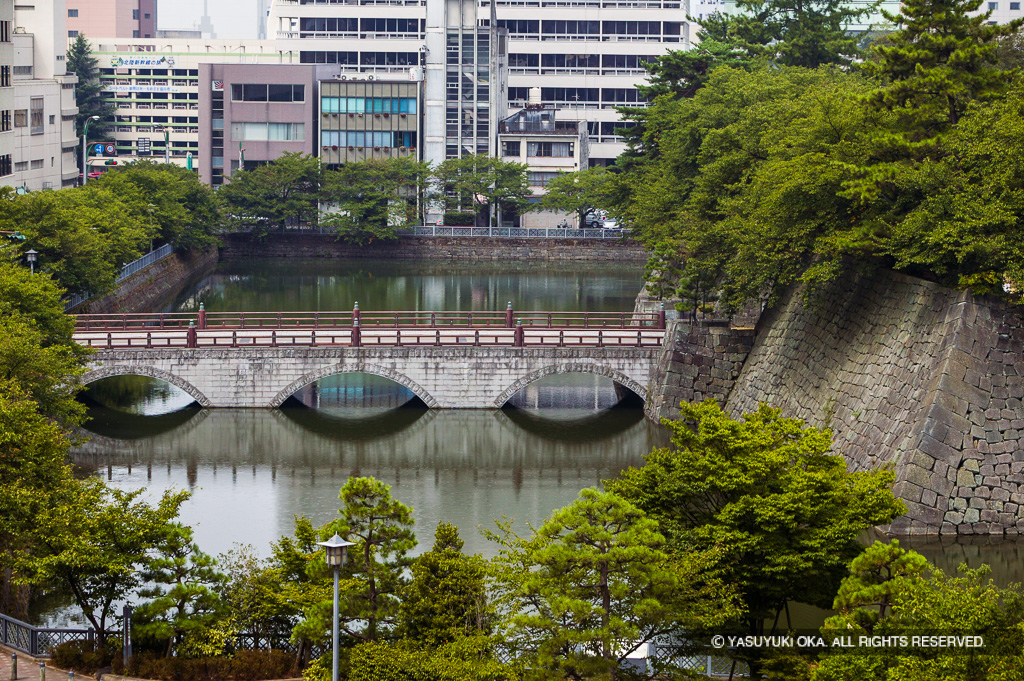 御本城橋・本丸石垣・水堀