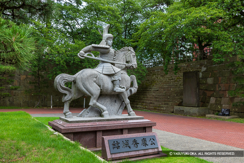 結城秀康石像・福井城