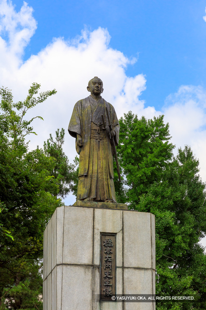 橋本左内・銅像