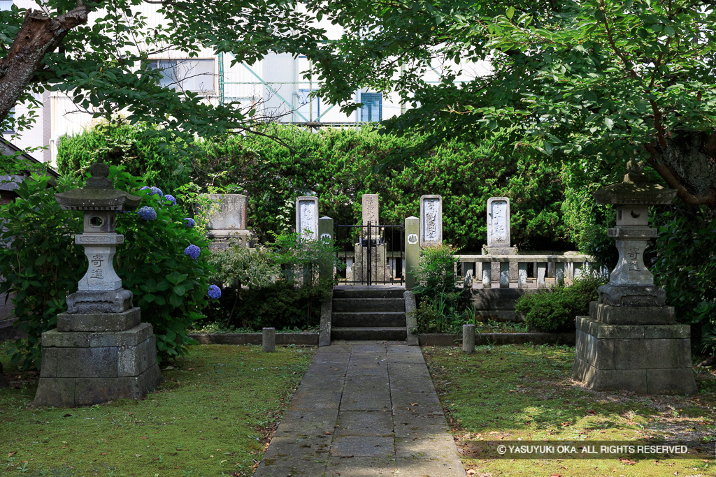橋本左内の墓