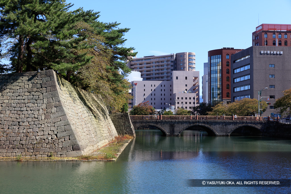 御本城橋・坤櫓跡
