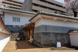山里口御門の一の門 | 高解像度画像サイズ:7315 x 4879 pixels | 写真番号:344A1089 | 撮影:Canon EOS R5