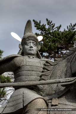 結城秀康・石像 | 高解像度画像サイズ:5792 x 8688 pixels | 写真番号:5DSA2634 | 撮影:Canon EOS 5DS
