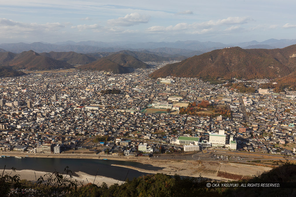 岐阜城から西を望む