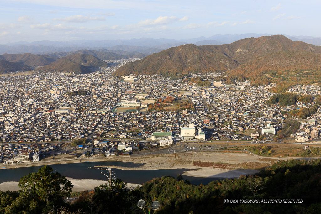 岐阜城より西を望む