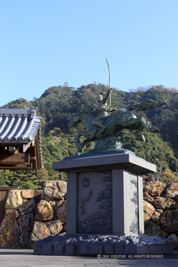 若き日の織田信長銅像｜高解像度画像サイズ：4480 x 6720 pixels｜写真番号：5D4A2881｜撮影：Canon EOS 5D Mark IV