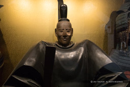木造織田信長公坐像・大徳寺 総見院のレプリカ|高解像度画像サイズ:6174 x 4116 pixels|写真番号:5D4A3049|撮影:Canon EOS 5D Mark IV