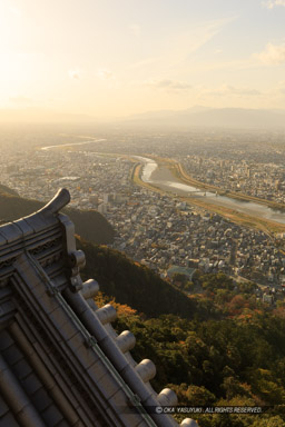 岐阜城天守閣から長良川と墨俣・名古屋を望む｜高解像度画像サイズ：3885 x 5828 pixels｜写真番号：5D4A3072｜撮影：Canon EOS 5D Mark IV