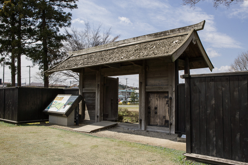 移築城門・八戸城東門・根城内