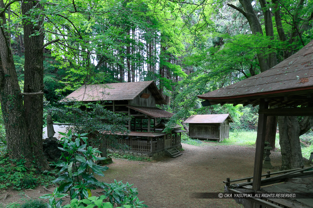 中の曲輪・八王子神社