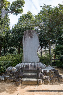 本多肥後守忠真の石碑|高解像度画像サイズ:3253 x 4879 pixels|写真番号:VJ7Z2531|撮影:Canon EOS-1Ds Mark II
