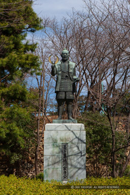 徳川家康銅像・浜松城｜高解像度画像サイズ：3133 x 4700 pixels｜写真番号：VJ7Z2591｜撮影：Canon EOS-1Ds Mark II