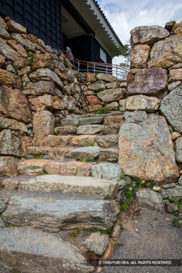 天守台への石階 | 高解像度画像サイズ:5792 x 8688 pixels | 写真番号:_DS_0188 | 撮影:Canon EOS 5DS