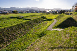 三之丸中土塁と外構跡・城道跡 | 高解像度画像サイズ：8192 x 5464 pixels | 写真番号：344A2350 | 撮影：Canon EOS R5