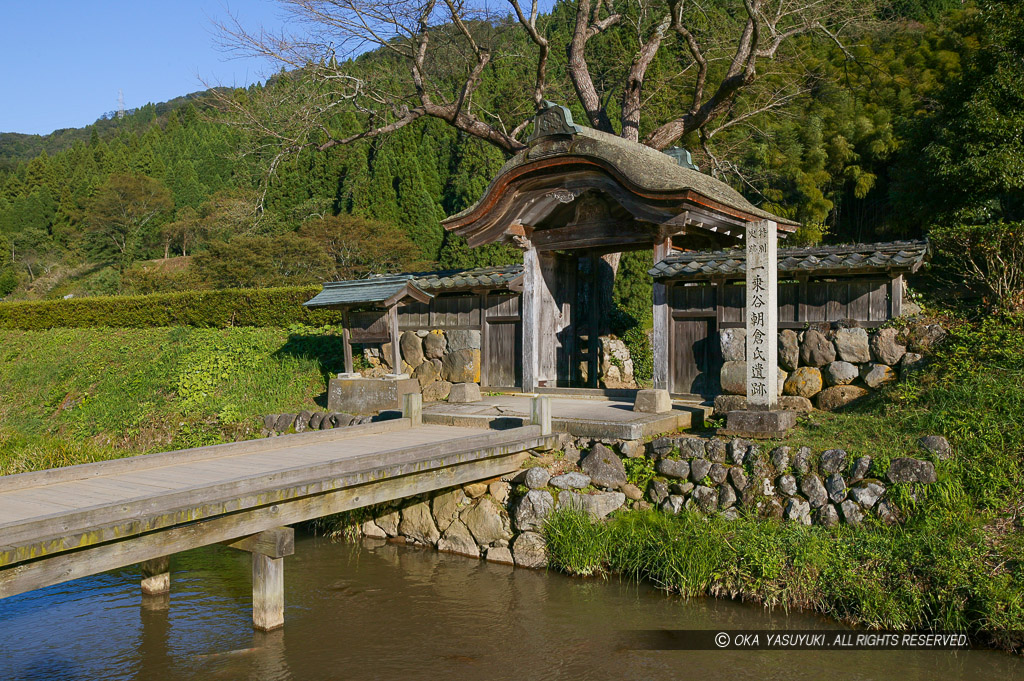 朝倉義景館跡の唐門