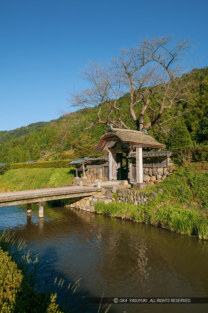 朝倉義景館跡の唐門